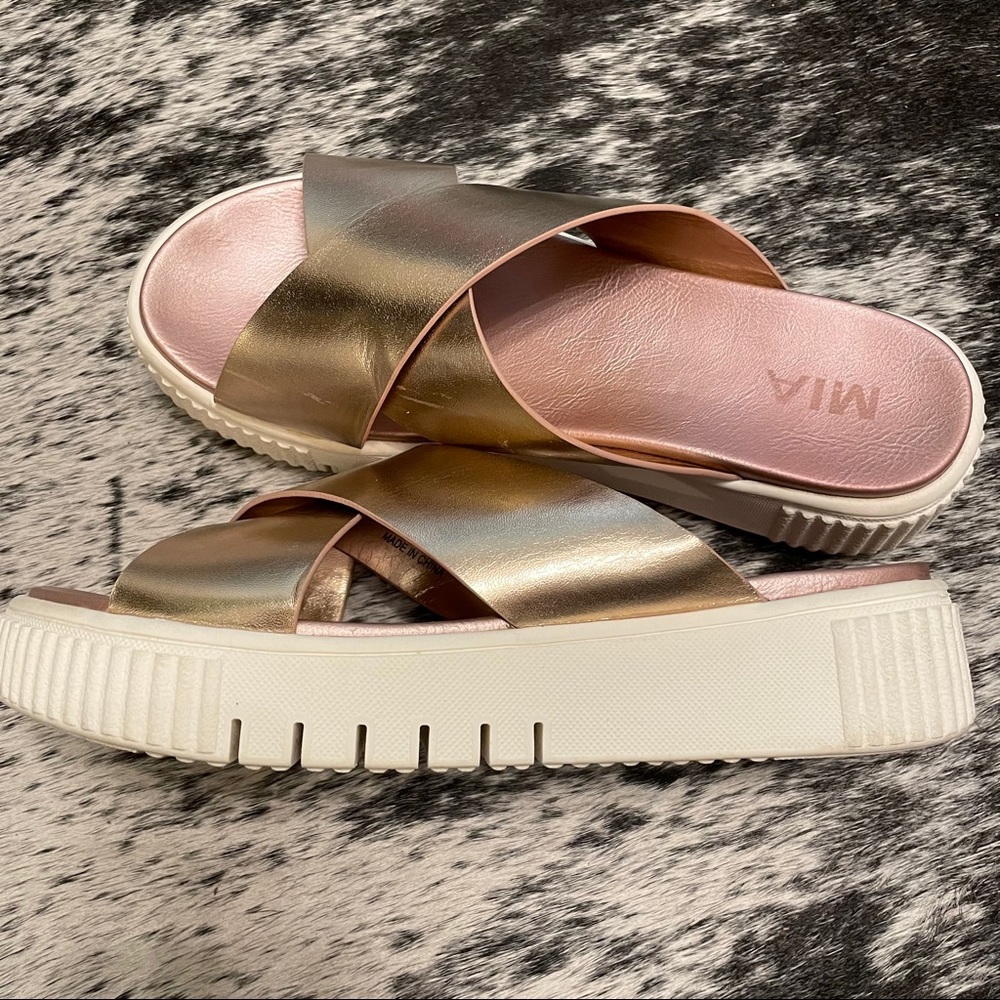 MIA Metallic Platform Slide Sandals Women’s Sz 9